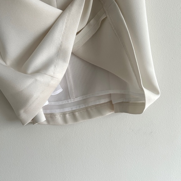 Banana Republic Square Neck Camisole White Chic Blouse Sleeveless Size XS - Picture 10 of 11